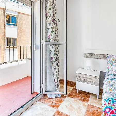 Beautiful In With Kitchenette Apartment *