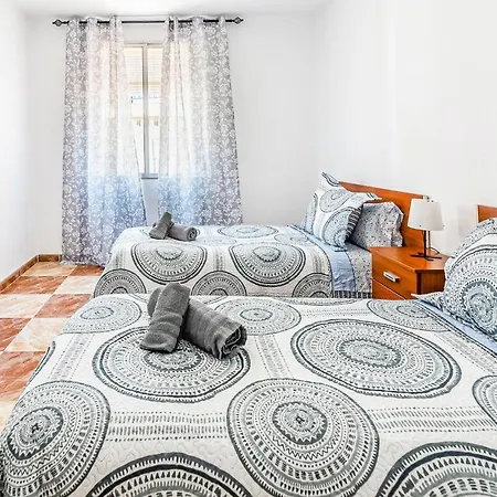 Beautiful In With Kitchenette Apartment *